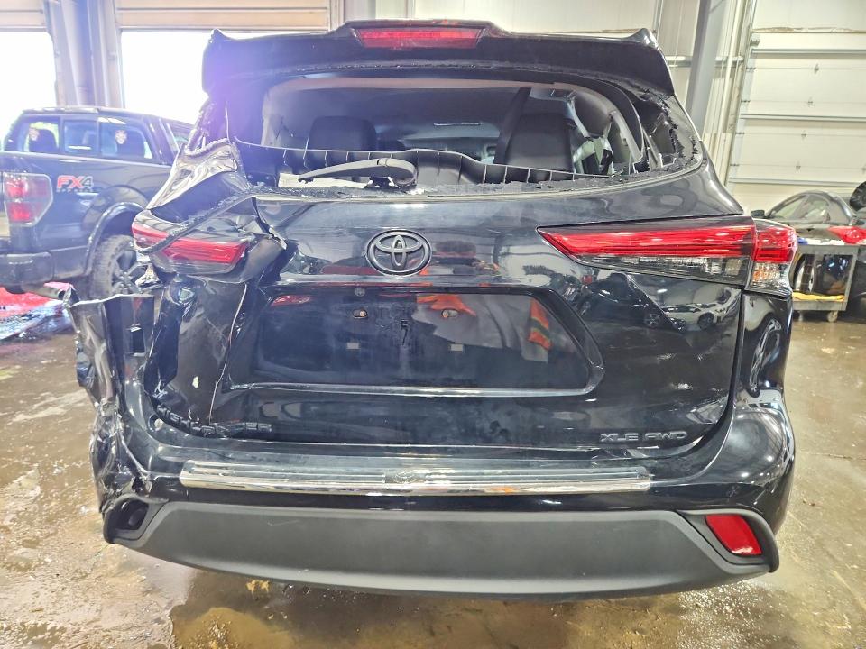 Auction sale of the 2022 Toyota Highlander, vin: 5TDHZRBH5NS584030, lot number: 61054716