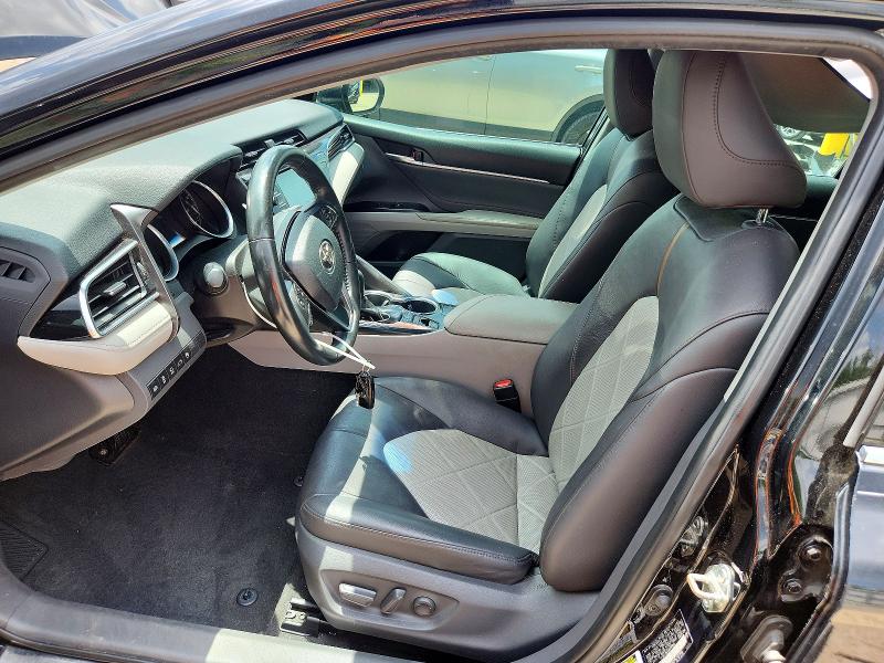 62050286 :رقم المزاد ، 4T1B11HK1JU517802 vin ، 2018 Toyota Camry مزاد بيع