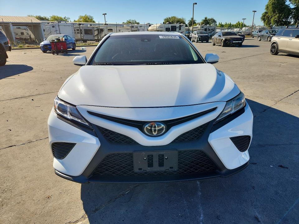 2018 Toyota Camry მანქანა იყიდება აუქციონზე, vin: 4T1B11HK5JU068785, აუქციონის ნომერი: 59685636