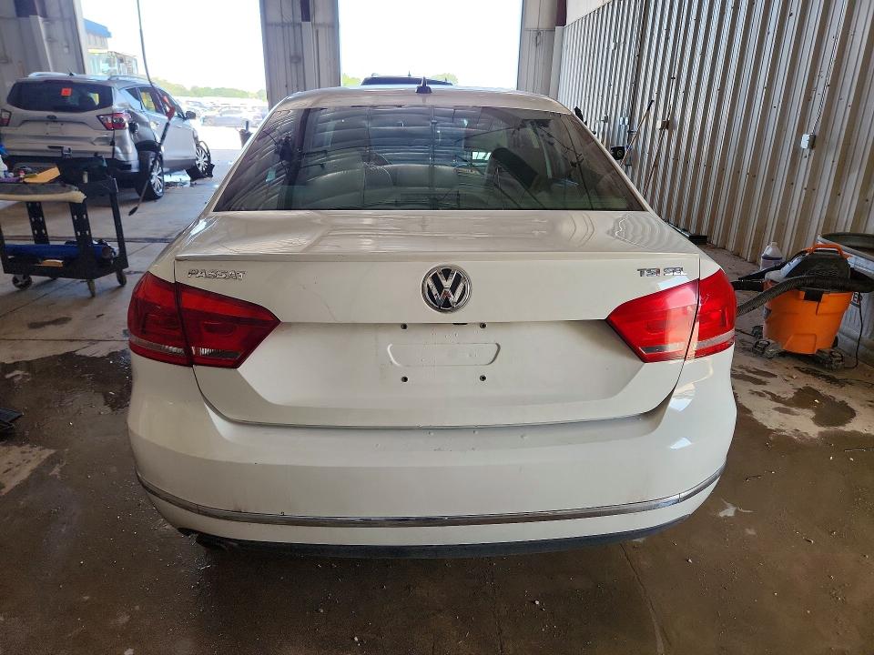 60641116 :رقم المزاد ، 1VWCT7A35FC037815 vin ، 2015 Volkswagen Passat مزاد بيع