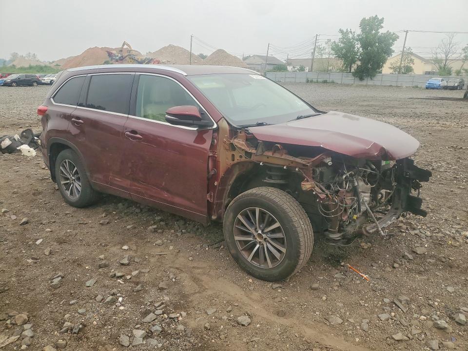 60472646 :رقم المزاد ، 5TDJZRFH7HS442567 vin ، 2017 Toyota Highlander مزاد بيع