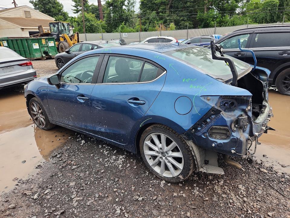 61750186 :رقم المزاد ، 3MZBN1V32JM193587 vin ، 2018 Mazda 3 مزاد بيع