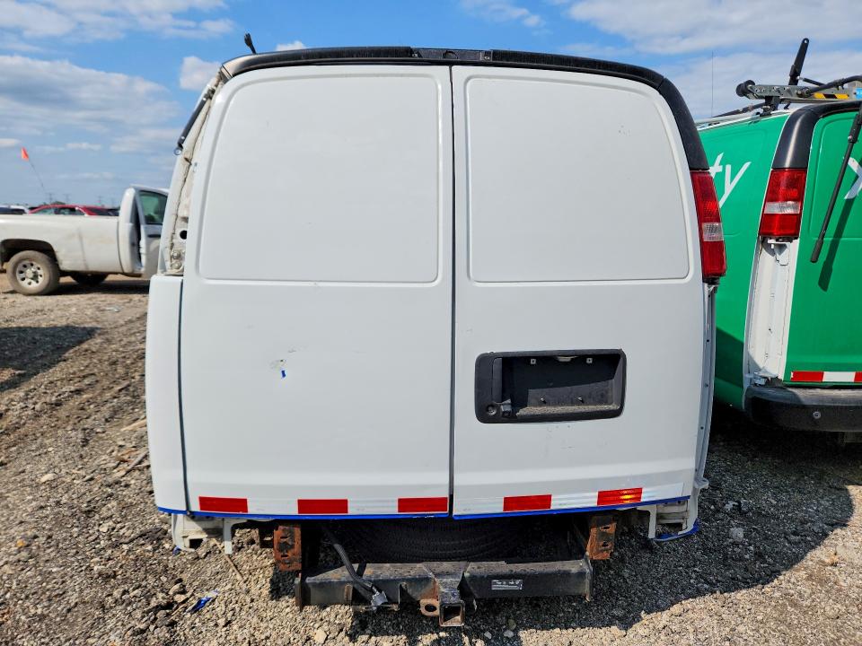 60057376 :رقم المزاد ، 1GCWGAFPXJ1319823 vin ، 2018 Chevrolet Express G2500 مزاد بيع