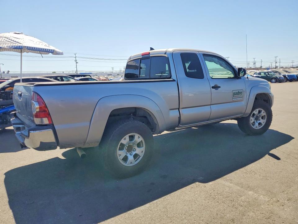 Продаж на аукціоні авто 2015 Toyota Tacoma, vin: 5TFUU4EN8FX123935, номер лоту: 62477826