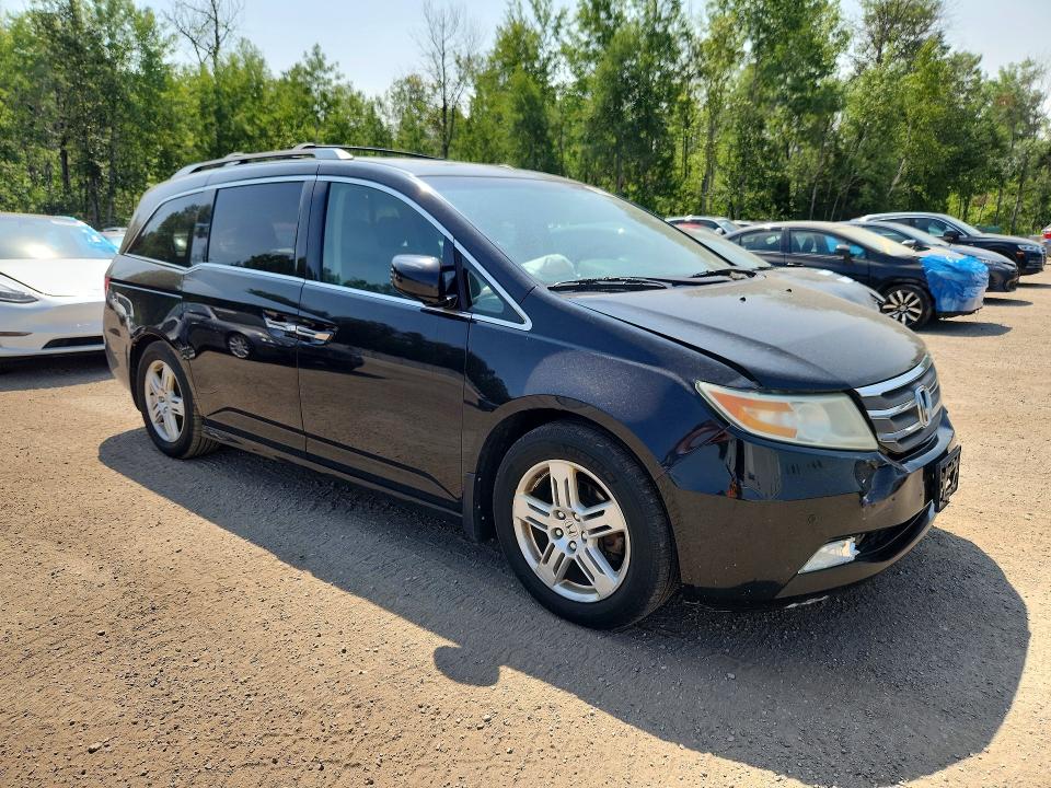 61127606 :رقم المزاد ، 5FNRL5H9XDB503413 vin ، 2013 Honda Odyssey مزاد بيع