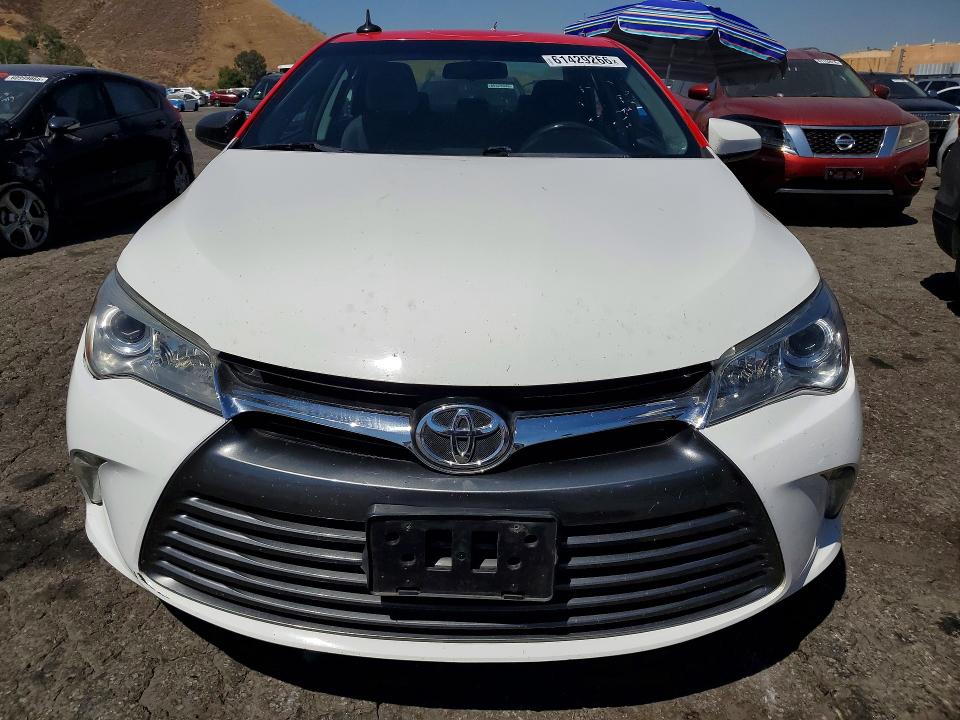 61429266 :رقم المزاد ، 4T4BF1FK4FR512630 vin ، 2015 Toyota Camry مزاد بيع