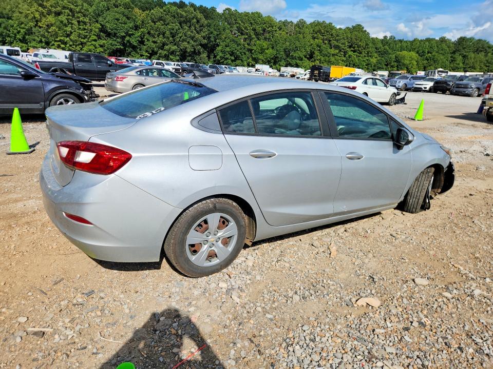 62005756 :رقم المزاد ، 1G1BC5SM8J7222283 vin ، 2018 Chevrolet Cruze مزاد بيع