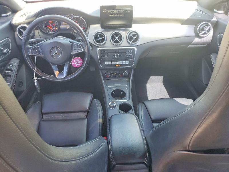 60824976 :رقم المزاد ، WDDSJ4EB6HN424097 vin ، 2017 Mercedes-benz Cla مزاد بيع