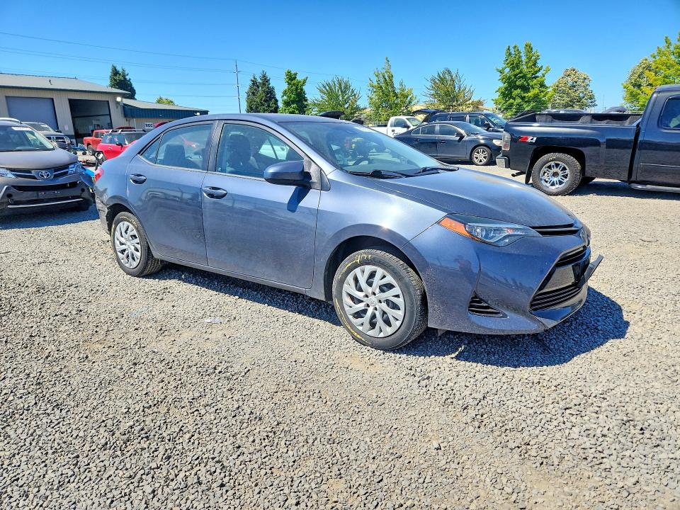 2018 Toyota Corolla მანქანა იყიდება აუქციონზე, vin: 5YFBURHE9JP749677, აუქციონის ნომერი: 60773196