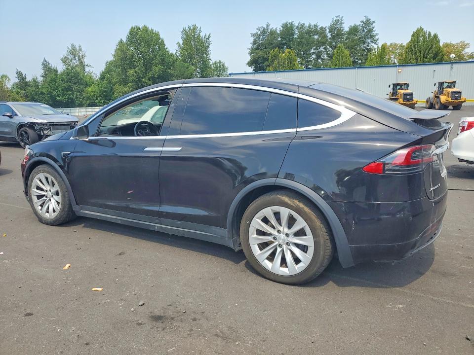 Продаж на аукціоні авто 2017 Tesla Model X, vin: 5YJXCBE2XHF049392, номер лоту: 61822206