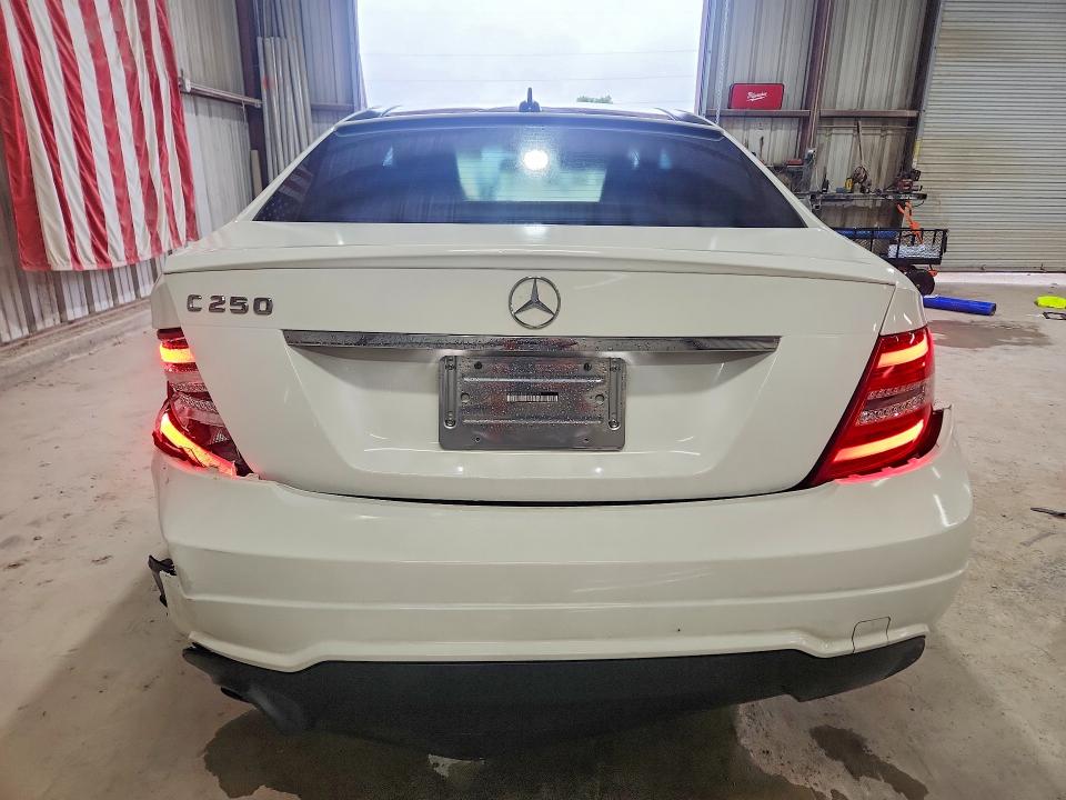 Продажа на аукционе авто 2015 Mercedes-benz C, vin: WDDGJ4HB8FG369249, номер лота: 60670356