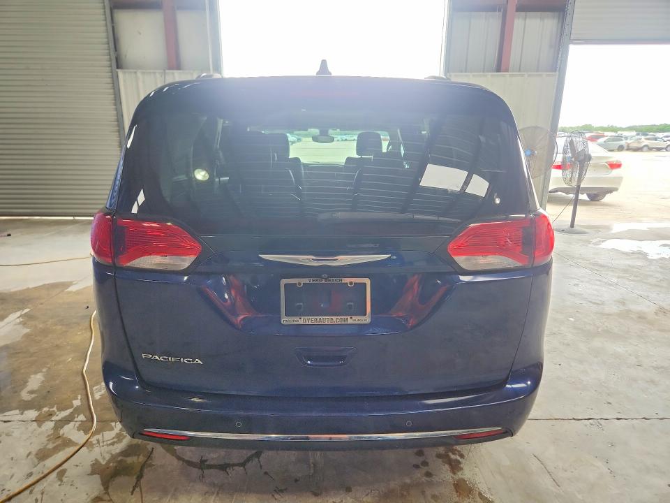 63391806 :رقم المزاد ، 2C4RC1BG9HR730392 vin ، 2017 Chrysler Pacifica مزاد بيع