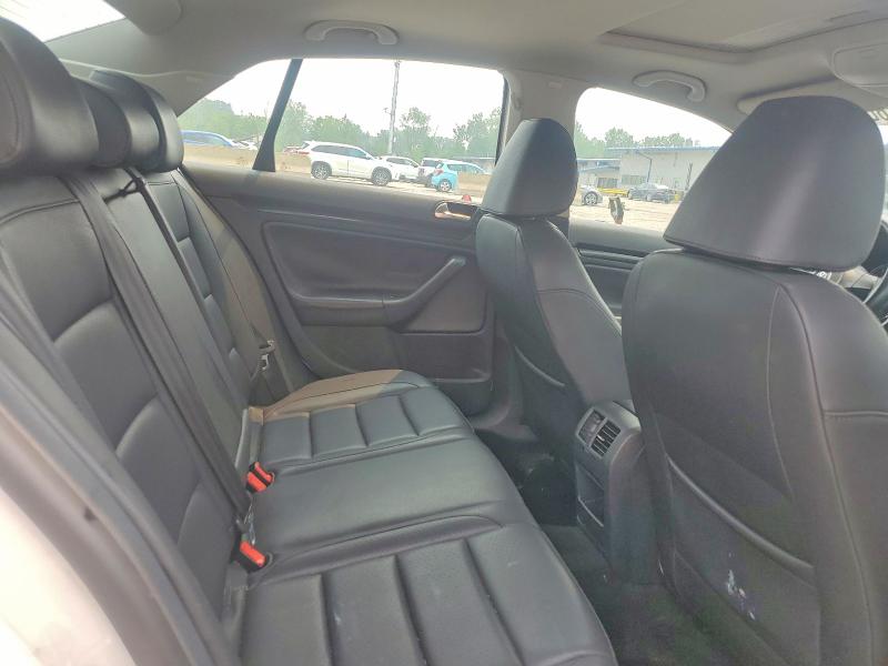 60270386 :رقم المزاد ، 3VWRZ7AJ3AM055275 vin ، 2010 Volkswagen Jetta مزاد بيع