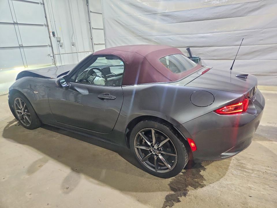 62141696 :رقم المزاد ، JM1NDAD74J0202008 vin ، 2018 Mazda Mx-5 Miata مزاد بيع