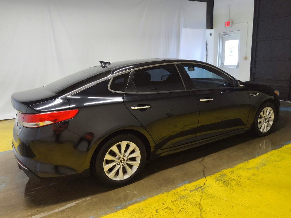 Продажа на аукционе авто 2016 Kia Optima, vin: 5XXGU4L38GG086585, номер лота: 60135596