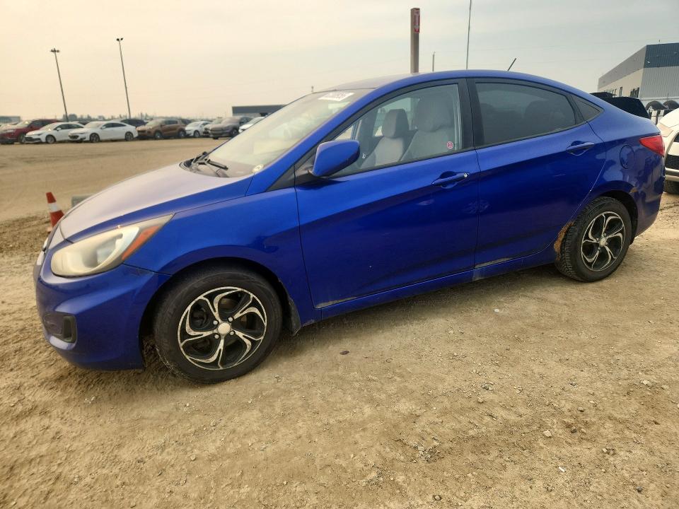 2013 Hyundai Accent მანქანა იყიდება აუქციონზე, vin: KMHCT4AE8DU429502, აუქციონის ნომერი: 62308956