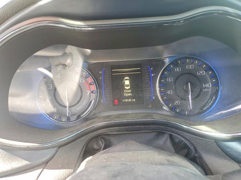 60524586 :رقم المزاد ، 1C3CCCBB9FN660736 vin ، 2015 Chrysler 200 مزاد بيع
