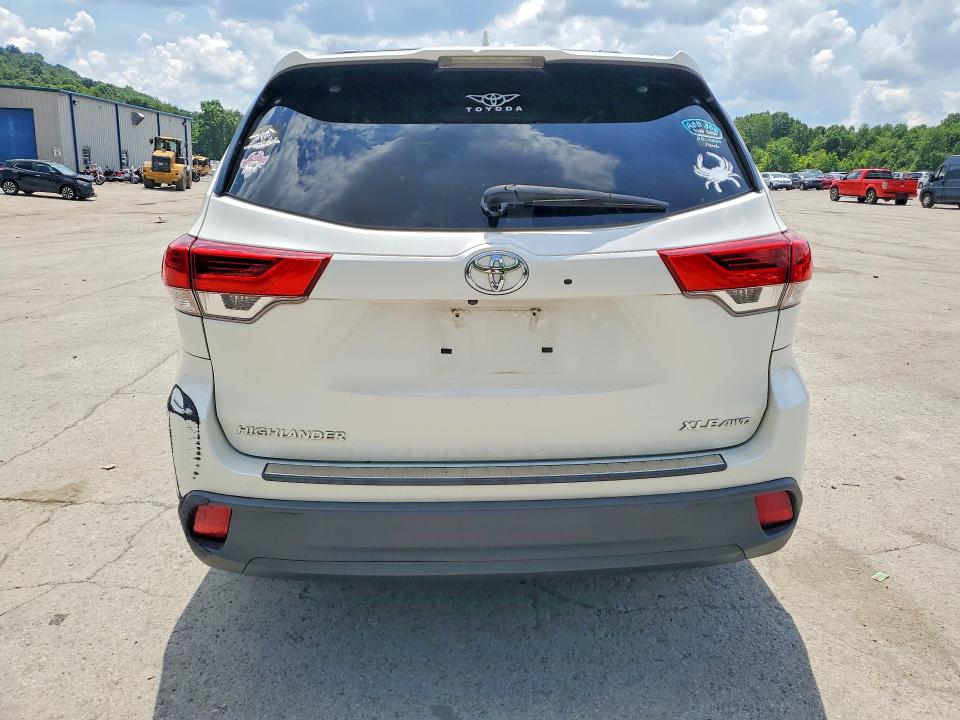 2019 Toyota Highlander მანქანა იყიდება აუქციონზე, vin: 5TDJZRFH9KS567951, აუქციონის ნომერი: 60924866