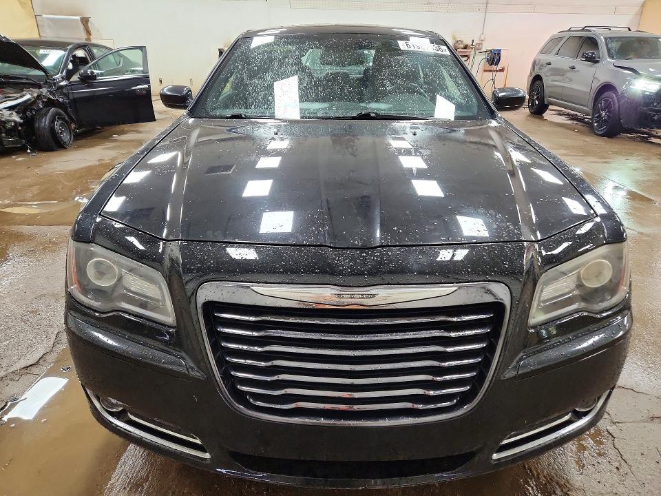 61902836 :رقم المزاد ، 2C3CCABG4EH119813 vin ، 2014 Chrysler 300 مزاد بيع