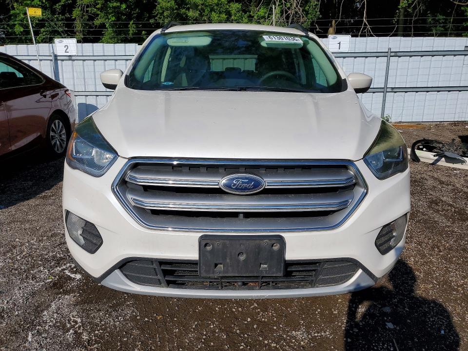 61301036 :رقم المزاد ، 1FMCU0GD9HUD70602 vin ، 2017 Ford Escape مزاد بيع