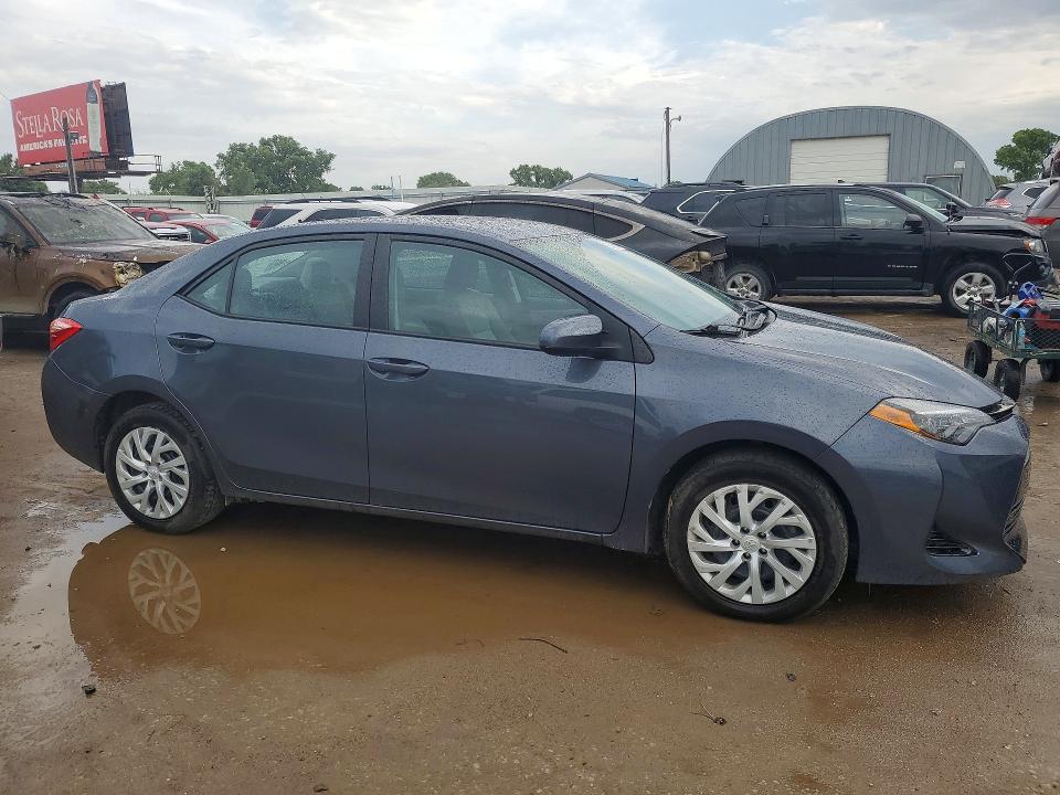 63149756 :رقم المزاد ، 5YFBURHE8JP848653 vin ، 2018 Toyota Corolla مزاد بيع