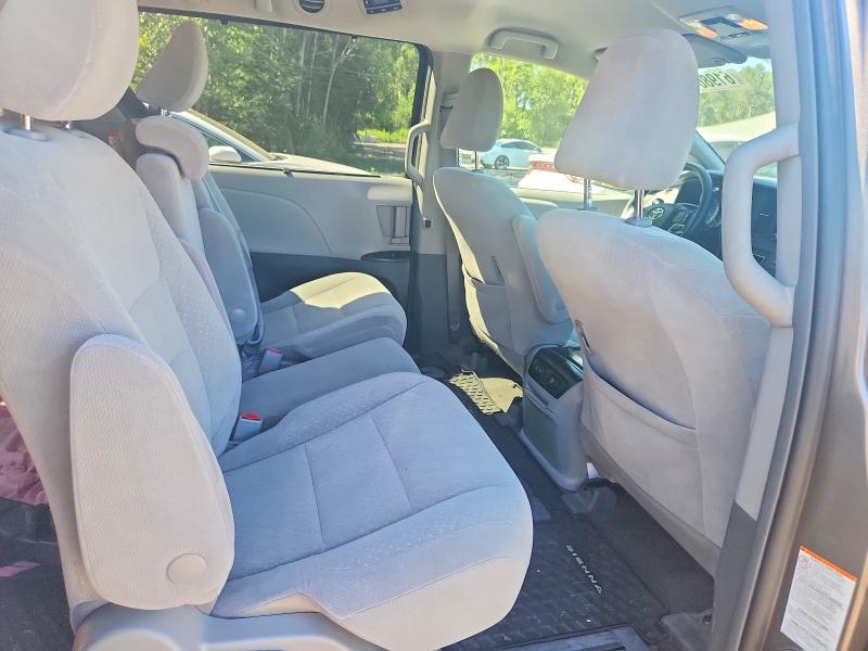 61986176 :رقم المزاد ، 5TDKZ3DC8KS978945 vin ، 2019 Toyota Sienna مزاد بيع