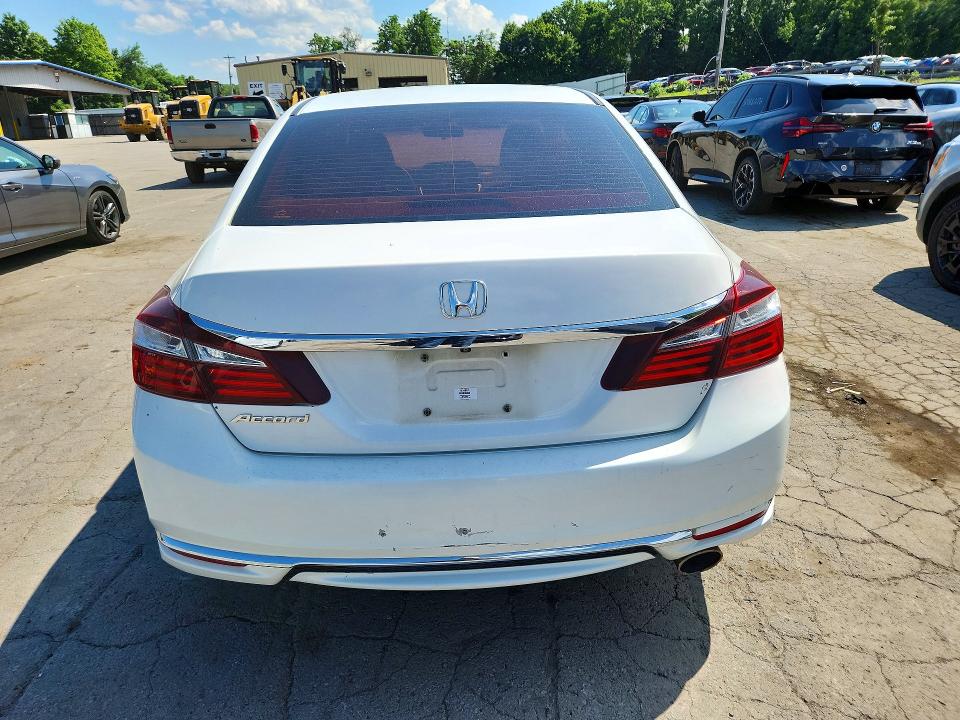 60008756 :رقم المزاد ، 1HGCR2F33HA140745 vin ، 2017 Honda Accord مزاد بيع