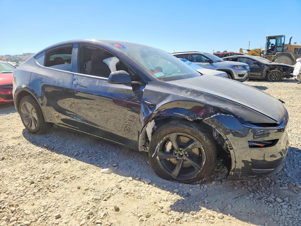 60131106 :رقم المزاد ، 7SAYGDEE4TF580145 vin ، 2026 Tesla Model Y مزاد بيع
