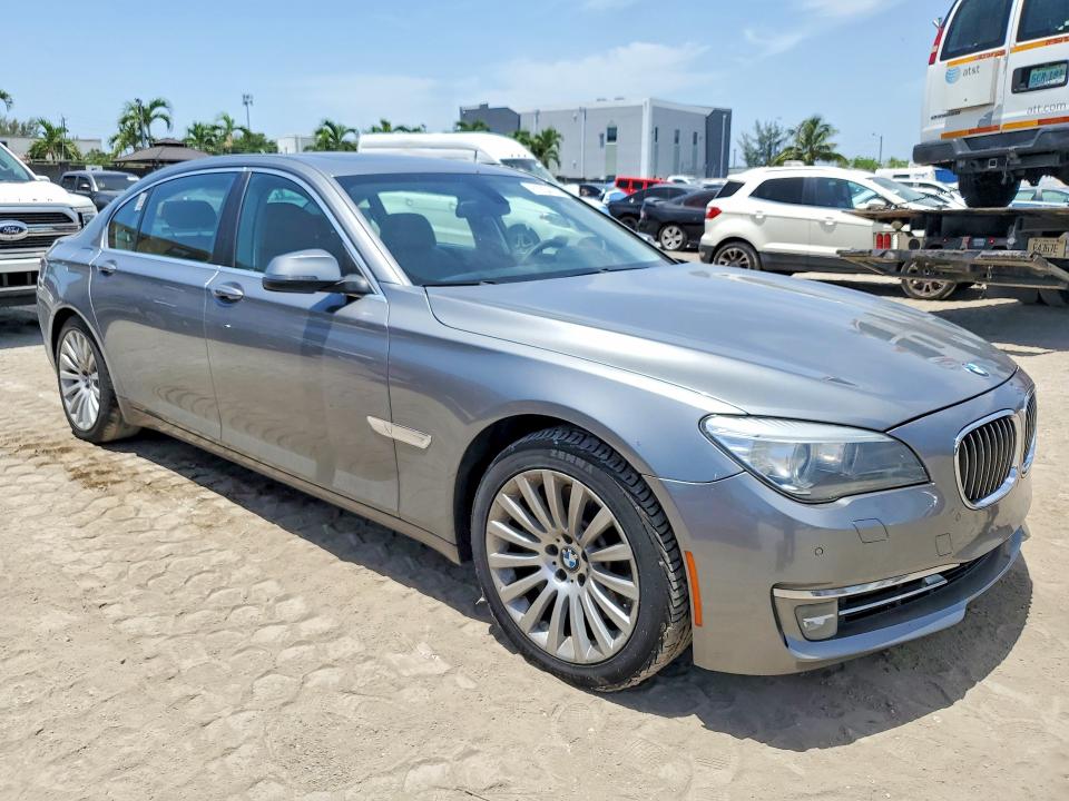61334126 :رقم المزاد ، WBAYE8C51DDE22285 vin ، 2013 Bmw 750 مزاد بيع