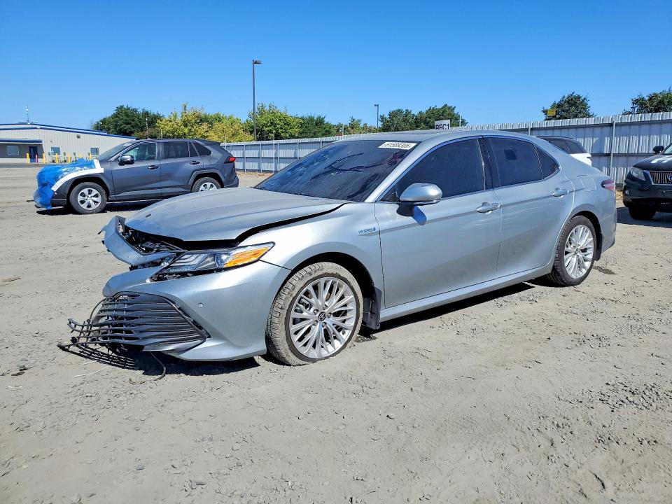 61589306 :رقم المزاد ، 4T1F31AK0LU019941 vin ، 2020 Toyota Camry مزاد بيع