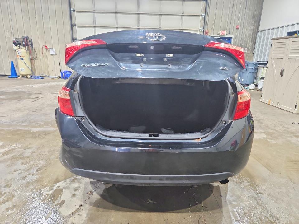 62842656 :رقم المزاد ، 5YFBURHE8JP835448 vin ، 2018 Toyota Corolla مزاد بيع