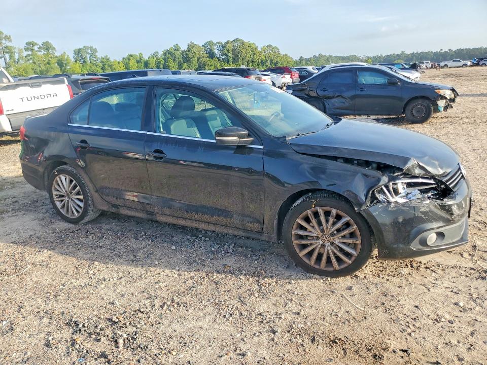 62564546 :رقم المزاد ، 3VWLX7AJ3DM447088 vin ، 2013 Volkswagen Jetta مزاد بيع