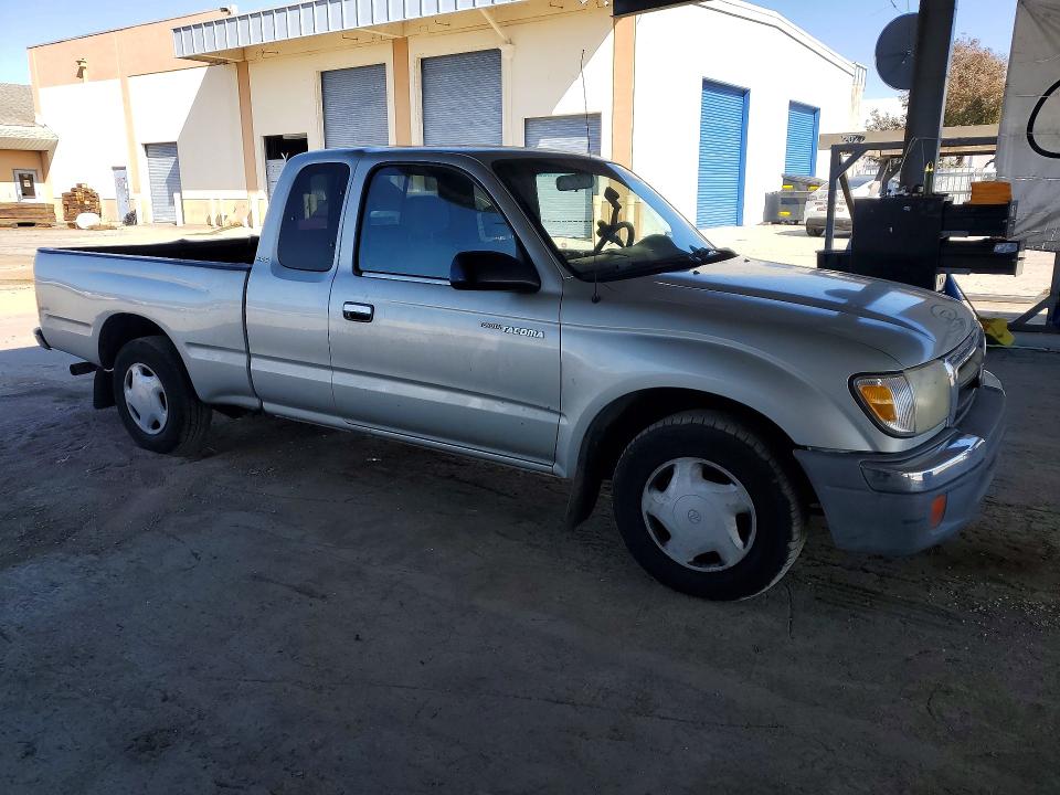 61591686 :رقم المزاد ، 4TAVL52N1YZ641891 vin ، 2000 Toyota Tacoma مزاد بيع