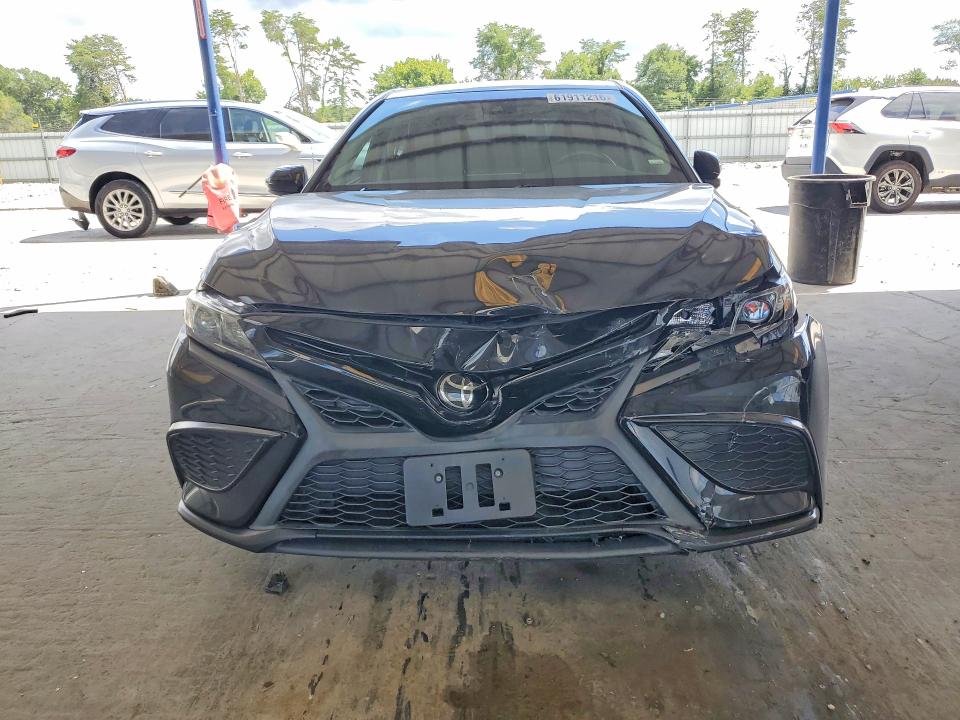 61911216 :رقم المزاد ، 4T1G11AK9MU608482 vin ، 2021 Toyota Camry مزاد بيع