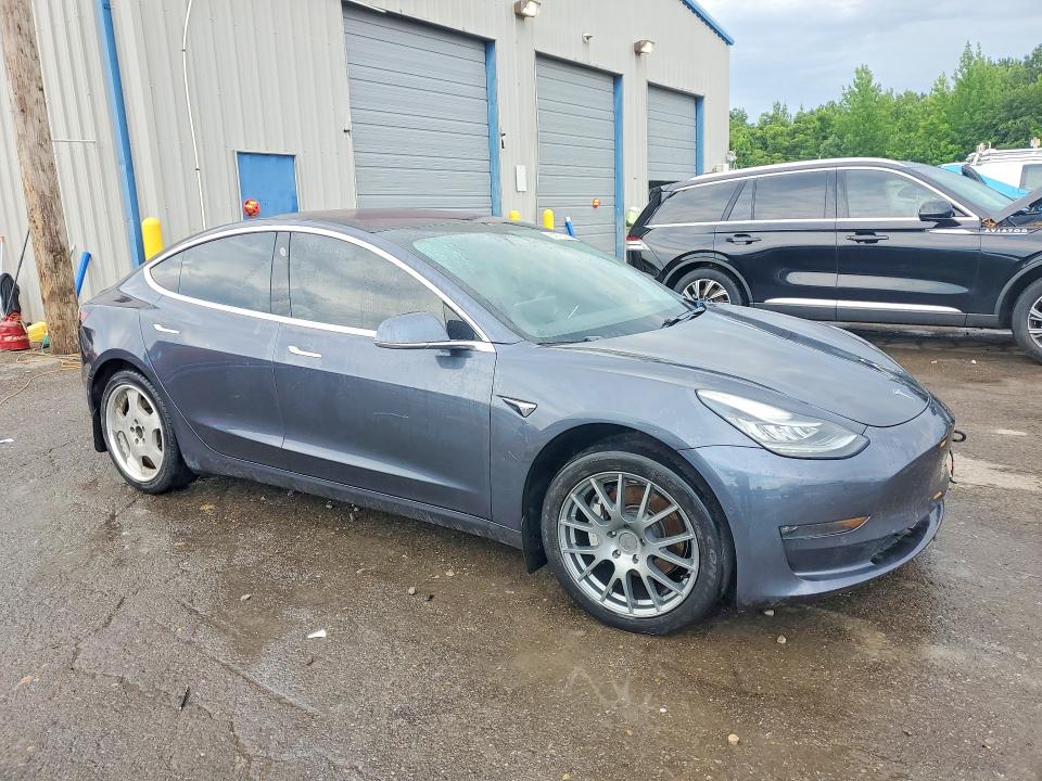 60875026 :رقم المزاد ، 5YJ3E1EA4JF032023 vin ، 2018 Tesla Model 3 مزاد بيع