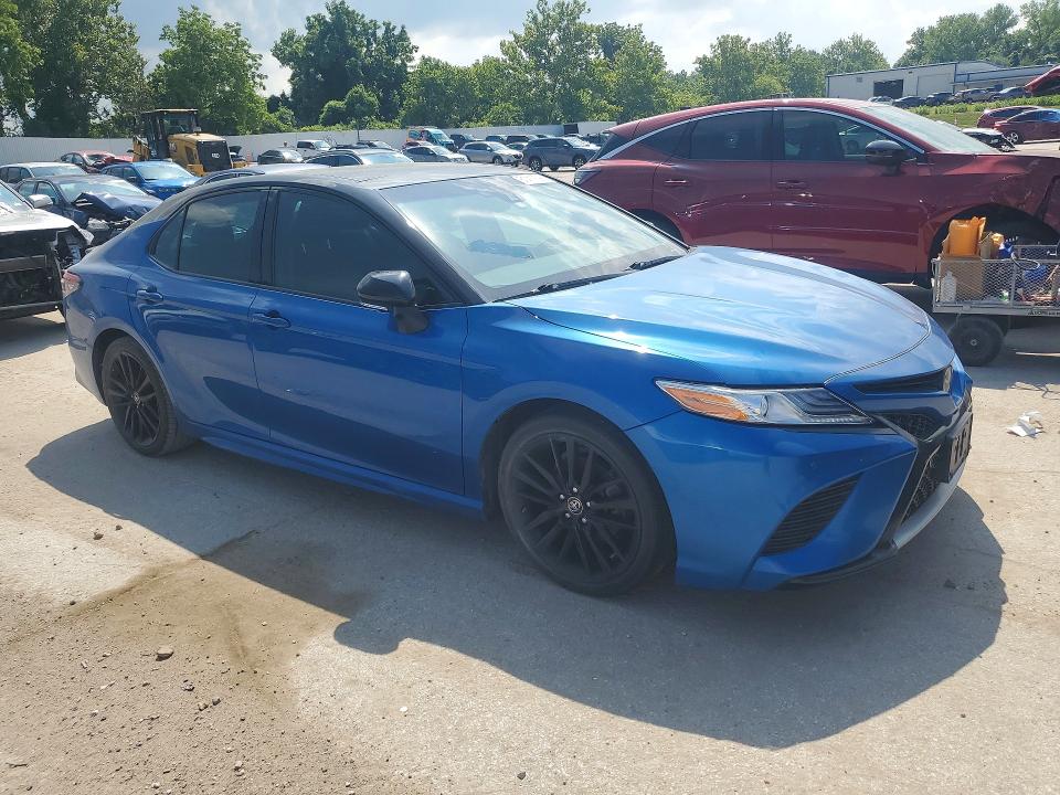 61417696 :رقم المزاد ، 4T1BZ1HKXJU006680 vin ، 2018 Toyota Camry مزاد بيع