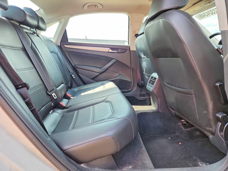 62324346 :رقم المزاد ، 1VWBS7A33EC053041 vin ، 2014 Volkswagen Passat مزاد بيع