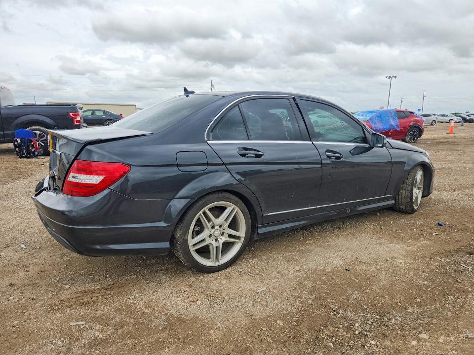 Продаж на аукціоні авто 2013 Mercedes-benz C, vin: WDDGF4HB8DR257487, номер лоту: 61248046