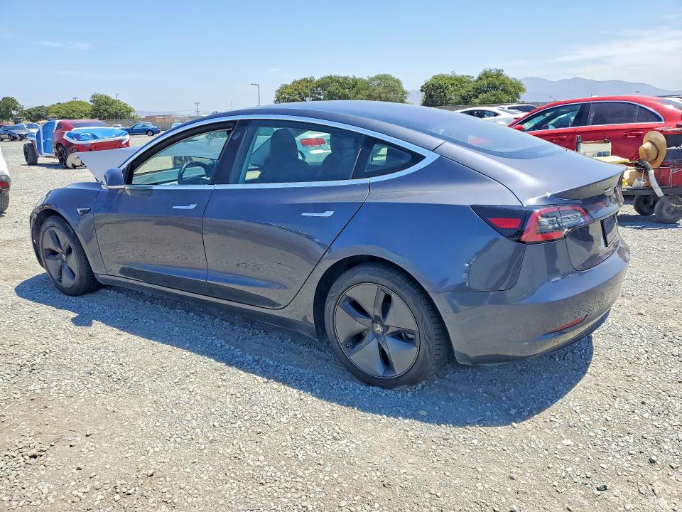 63254556 :رقم المزاد ، 5YJ3E1EB6JF144637 vin ، 2018 Tesla Model 3 مزاد بيع
