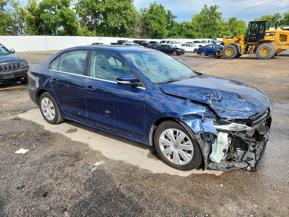 60492446 :رقم المزاد ، 3VWDX7AJ8DM202503 vin ، 2013 Volkswagen Jetta مزاد بيع