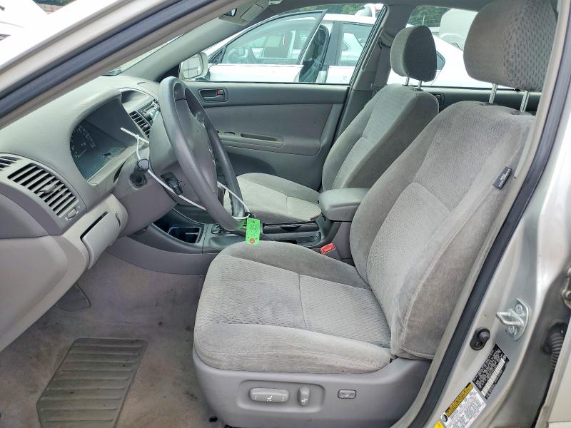 61794216 :رقم المزاد ، 4T1BE30K44U311924 vin ، 2004 Toyota Camry مزاد بيع