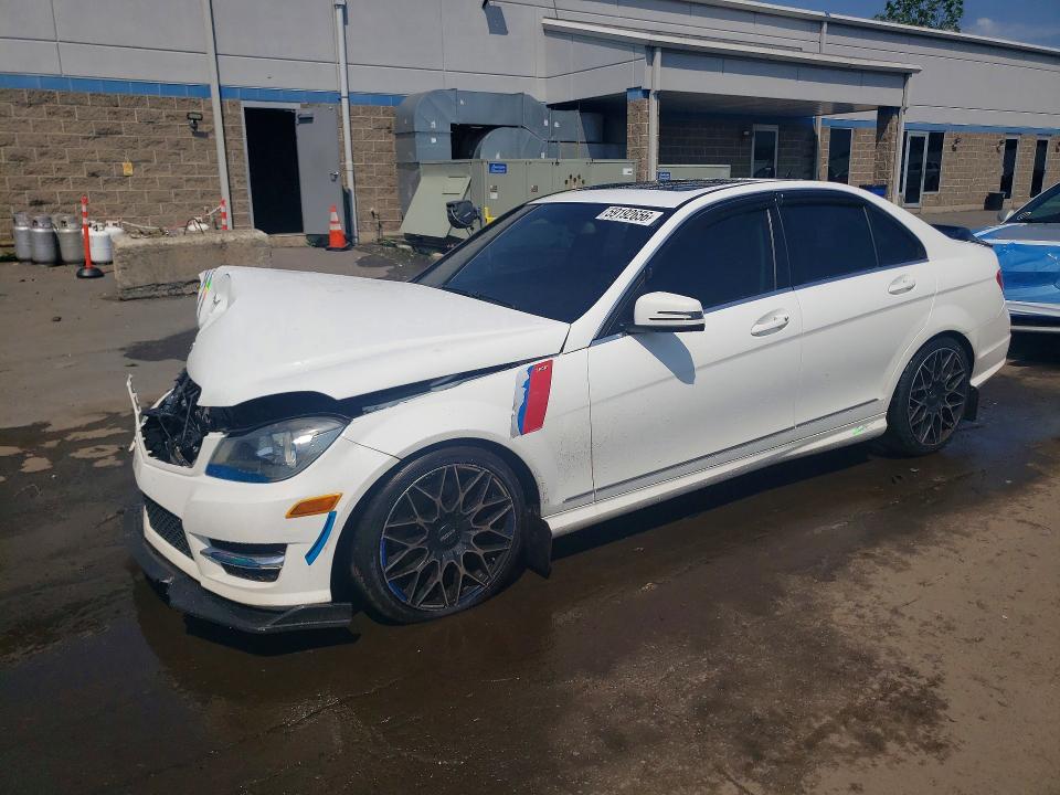 2013 Mercedes-benz C მანქანა იყიდება აუქციონზე, vin: WDDGF8AB5DR258758, აუქციონის ნომერი: 59192656