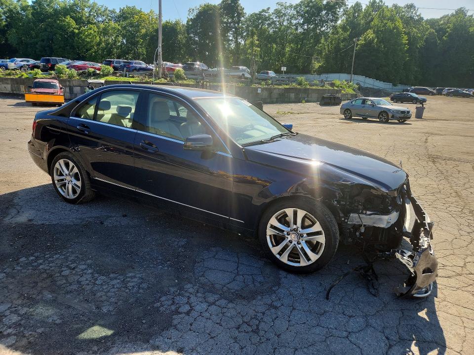 Продажа на аукционе авто 2013 Mercedes-benz C, vin: WDDGF8AB1DR244081, номер лота: 59788086