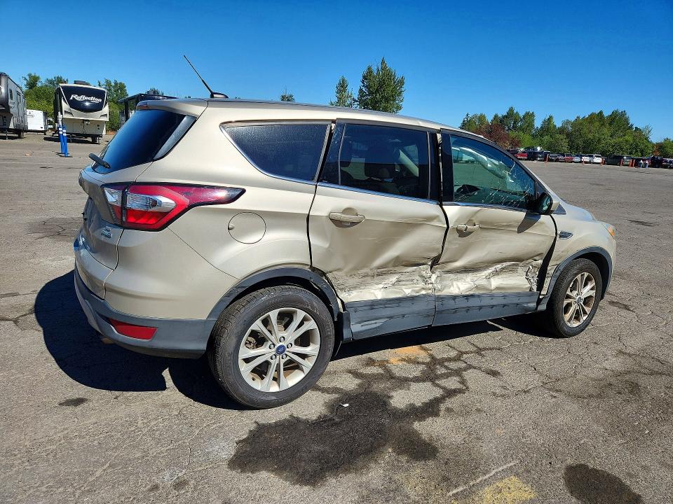 61387036 :رقم المزاد ، 1FMCU9GD5HUE24093 vin ، 2017 Ford Escape مزاد بيع