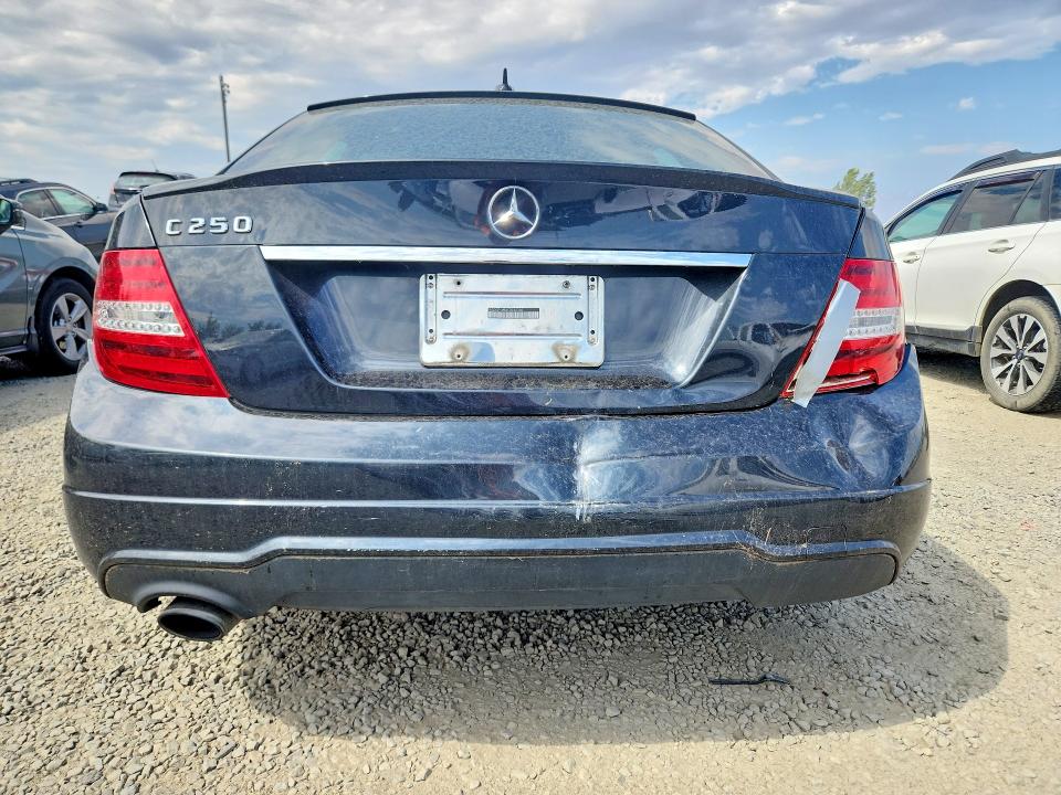 Продаж на аукціоні авто 2012 Mercedes-benz C, vin: WDDGF4HB3CR220300, номер лоту: 61884946