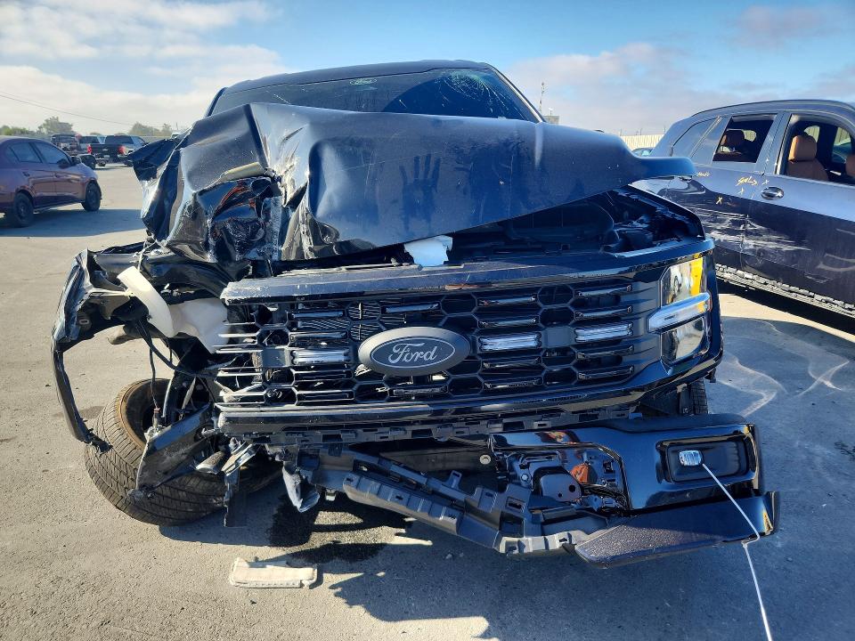 60650676 :رقم المزاد ، 1FTEW2L51SFC13921 vin ، 2025 Ford F150 مزاد بيع