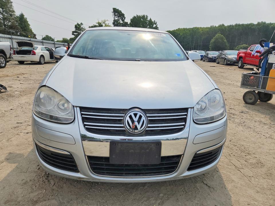 2010 Volkswagen Jetta მანქანა იყიდება აუქციონზე, vin: 3VWRL7AJ5AM043811, აუქციონის ნომერი: 62601356