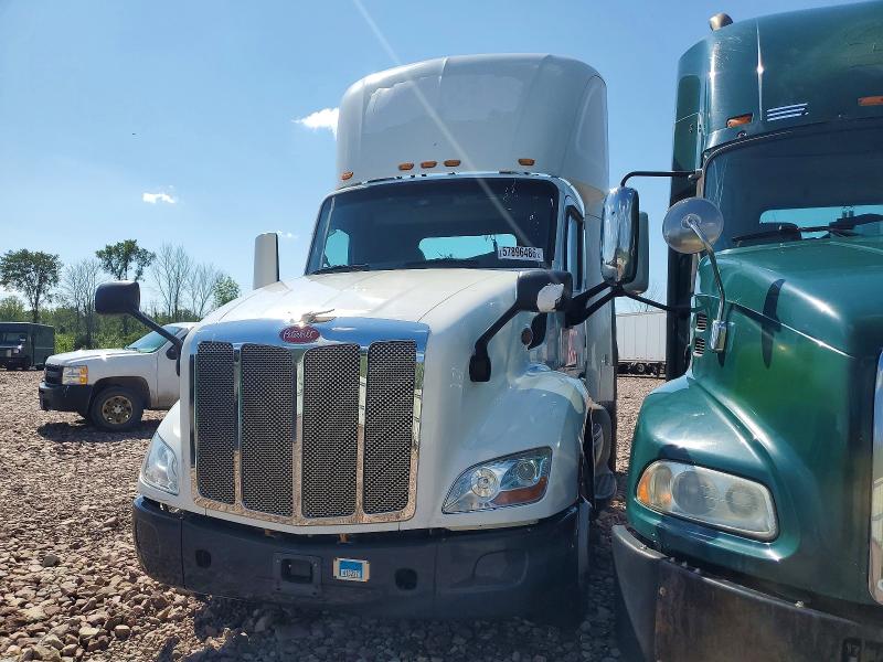 Продажа на аукционе авто 2015 Peterbilt 579, vin: 1XPBA48XXFD299365, номер лота: 57896486