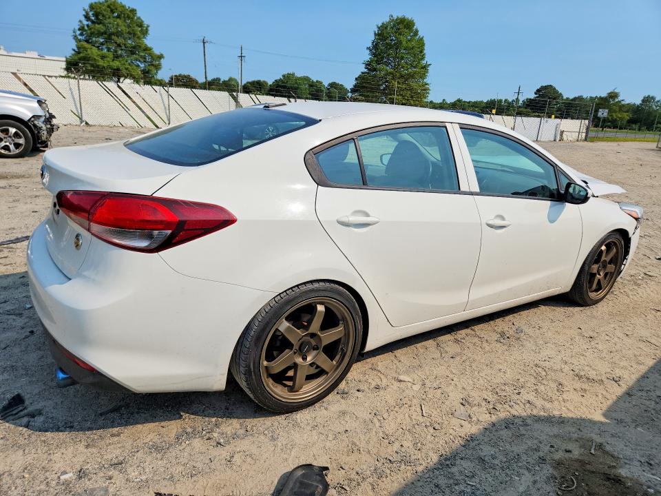 60794656 :رقم المزاد ، 3KPFK4A73JE189968 vin ، 2018 Kia Forte مزاد بيع