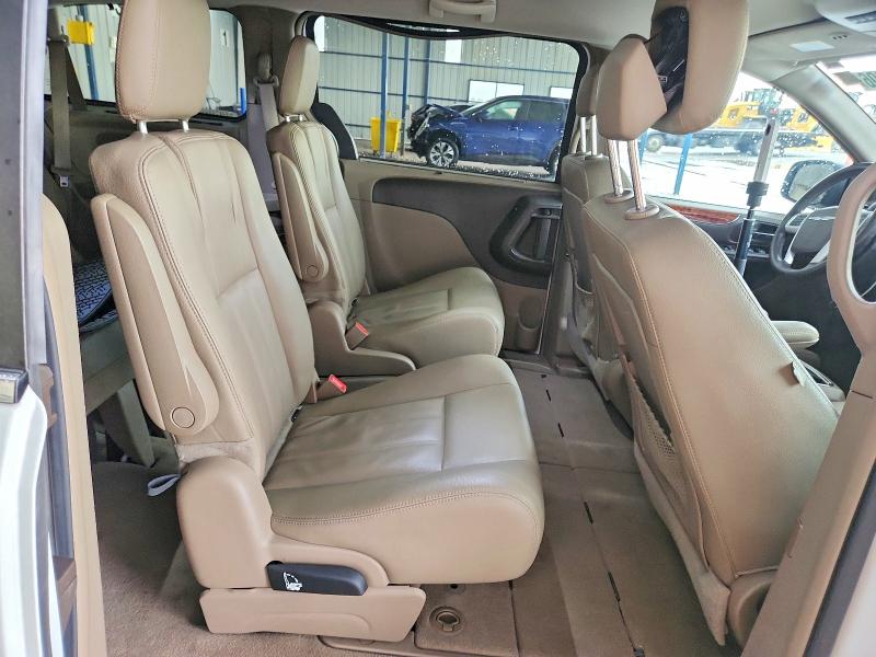 61887306 :رقم المزاد ، 2C4RC1BG5GR288371 vin ، 2016 Chrysler Town & Country مزاد بيع